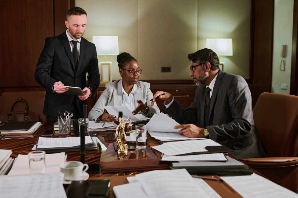 business-professionals-meeting-to-negotiate-debt-and-reduce-debt-payments-in-an-office-setting